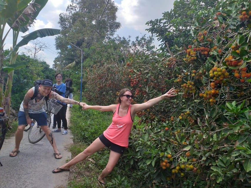1-Day Less Touristy Mekong River (Cai Be-Vinh Long) trip - Cái Bè Canal Life: Boats, Sampans, and Fruit-Orchard Waterways