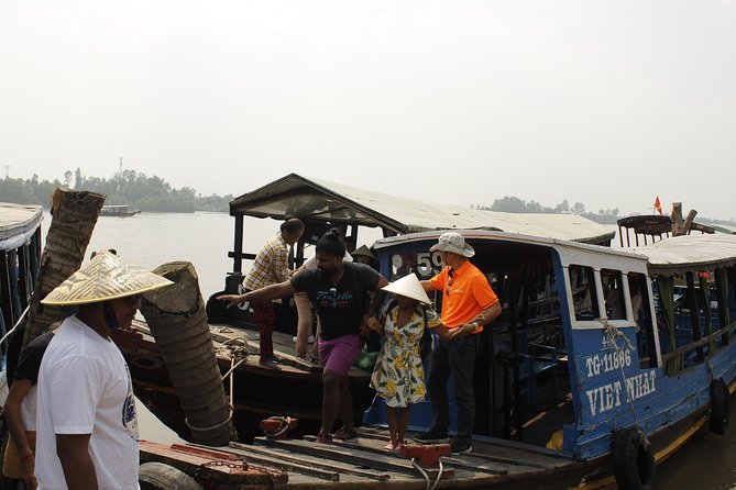 1-Day Mekong Delta Cai Rang Floating Market-Ancient House-Pancake - Traditional music and the rhythm of the day