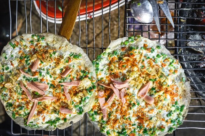 12 Tasting Street Food & Sightseeing By Scooter with Student - Stop 5: District 4 Xóm Chiếu Market (Market 200) and Saigon Snack Culture