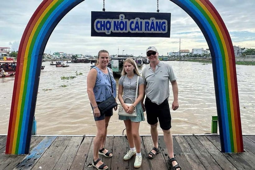 2-Day Mekong Delta Luxury Group Tour from Ho Chi Minh City - Day 2 at 7:00 AM: Cai Rang Floating Market and the reality check