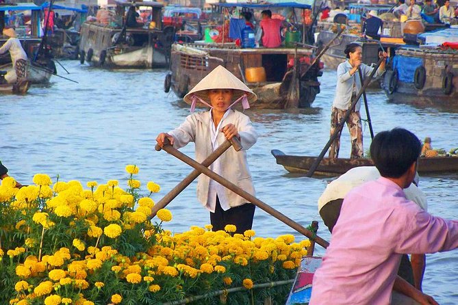 3-Day Mekong Delta Tour including: Cai Rang floating market - Day 2: Cai Rang floating market at dawn (and why timing is everything)