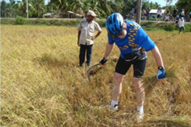 3 Days Cycling Mekong Delta - Day 2: Can Tho river life, coffee mornings, and everyday work scenes