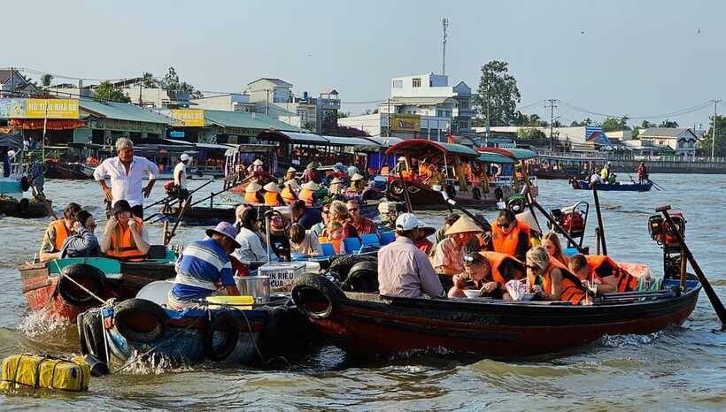 4 Day's Mekong Delta With Tra Su Forest Exit Phnom Penh - Tra Su Cajuput Forest: Two Boat Styles, Lots of Birds