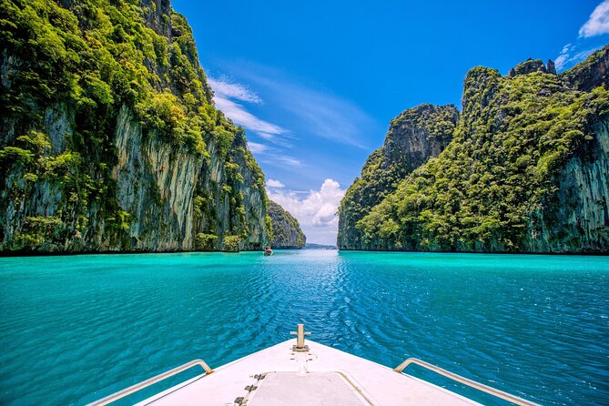 Amazing Vietnam, Cambodia and Thailand 16 Days - Hoi An to Hanoi: the quick hop that sets up Halong Bay