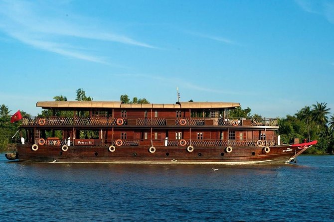 Bassac Mekong Delta Cruise 2Days - 1Night - Cai Be Floating Market: the first big hit by noon