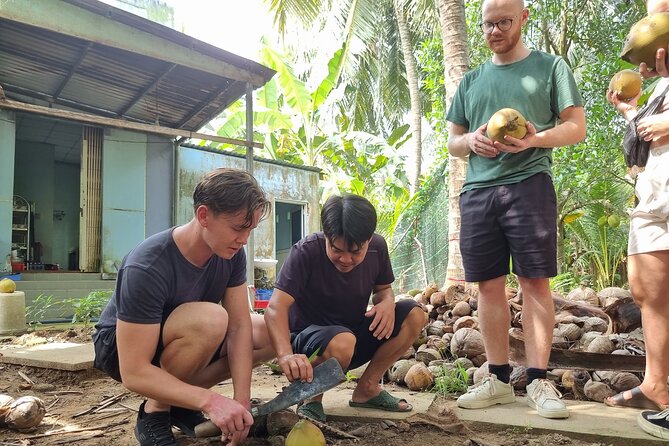 Ben Tre: Scooter, Culture, Sailboat and Mekong Food (Half Day) - Chợ Đầu Mối Nông Thủy Sản Bến Tre: Market Maze and Fruit Tasting