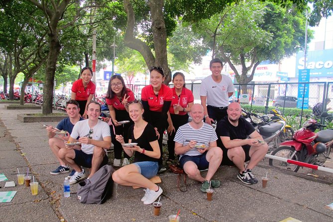 Big Eats & Small Seats - Small Group Size: Why It Feels More Personal
