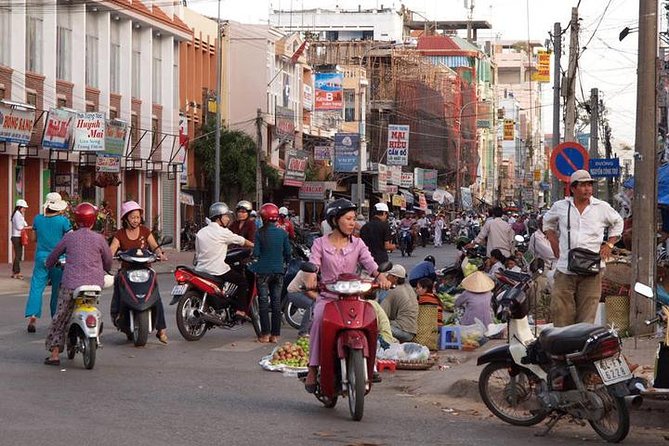 Cai Be Floating Market and Vinh Long City Day Trip from Saigon - Entering Cai Be: floating market trading you can actually watch