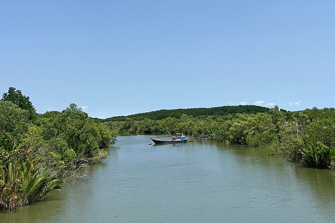 Can Gio Mangrove Forest Private Tour With Thanh An Island - Thạnh An Island: Local island life, beaches, and seafood market energy
