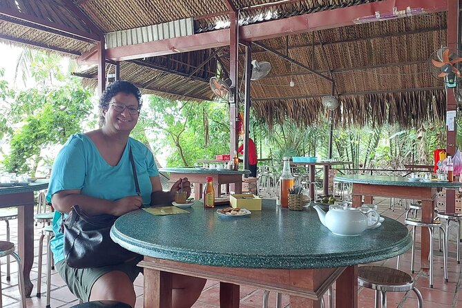 Can Tho Floating Market Combine With Mekong Delta 01 Day-Daily - My Tho (Tien River) transfer: the rhythm change at 10:15 am