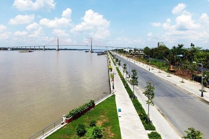 Can Tho Floating Market Combine With Mekong Delta 01 Day-Daily - Thoi Son Island at 13:30: gardens, honey tea, and canal rowing