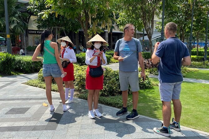 City Sightseeing Saigon Bus Tour - Audio guide and the free guidebook: how to use them well