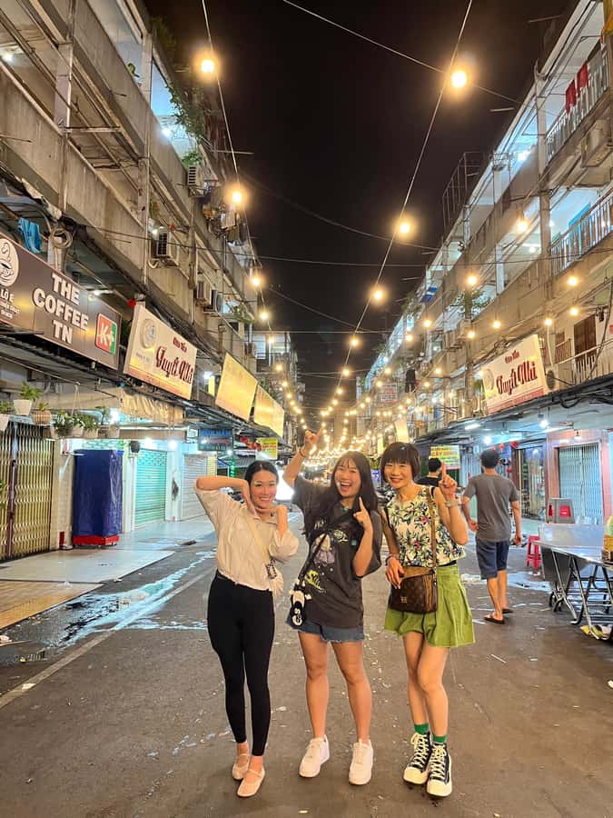 Discover Saigon Hidden Spots on Night Motorbike Adventure - Flower market + bánh mì + old apartment complexes in D10 and D3