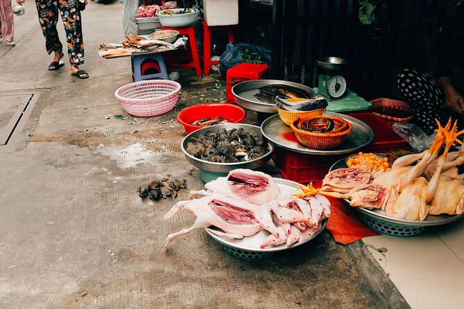 Early Riser Walk: Grandma Noodles, Cafe, Exotic Fruits & History - Stop 5: Nguyen Thien Thuat apartment buildings as a living archive
