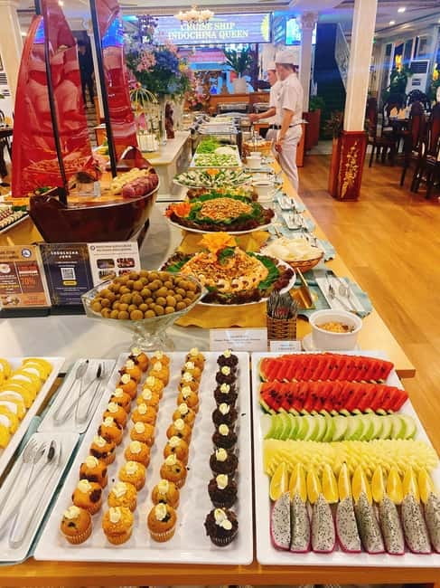 Experience Dinner On Luxury Cruise Along Saigon River - The Show: Live Band Music and Flamenco-Style Dancing