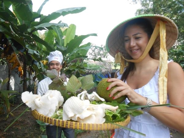 Farm-To-Table Healthy Cooking Class: Half-Day Tour - Meeting the Medicine Garden: Herbs, Benefits, and Trade-Offs