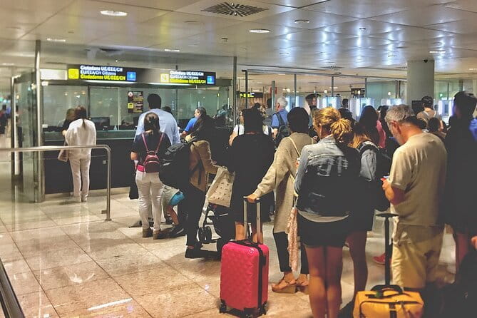 Fast Track VIP Service Tan Son Nhat Airport (Ho Chi Minh-Vietnam) - Tan Son Nhat queue reality: why priority support matters