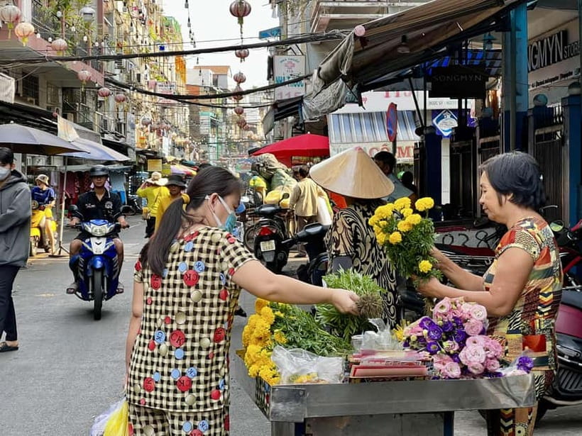 Free E-Sim Saigon Hidden Gems Tour with Local Guide - Vietnamese National Buddhist Temple: calm in the middle of city chaos
