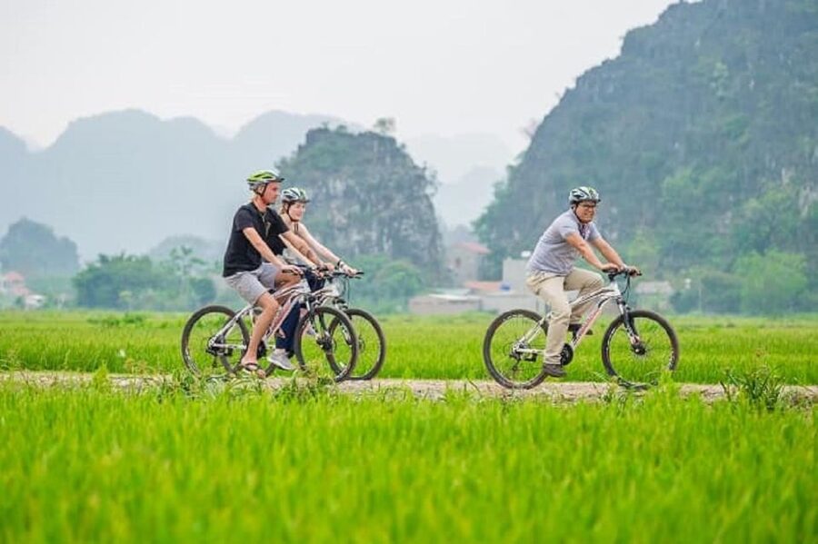 From Hanoi: 2-Day Ninh Binh Tour with Ha Long Bay Cruise - Back to Hanoi: How Day 1 Closes