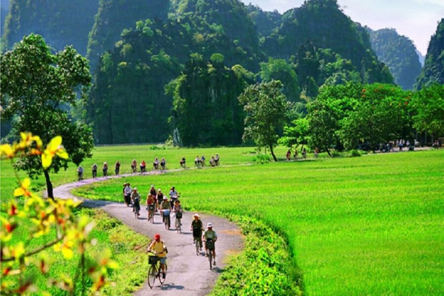 From Hanoi: 2-Day Ninh Binh Tour with Ha Long Bay Cruise - Day 2 to Ha Long Bay: Tuan Chau, Sung Sot, Luon Cave, Titop