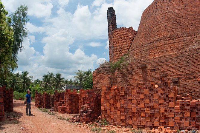 From HCM city: Private Mekong Delta - Ben Tre Full-Day Tour - Cao Dai Temple: A Colorful Pause After the Waterways