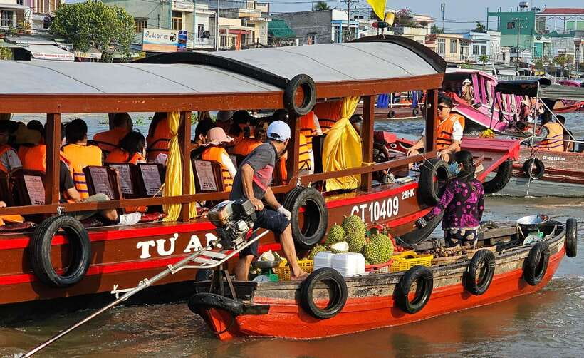 From Ho Chi Minh: 3-Day Mekong Tra Su Forest exit Phnom Penh - Day 3: Border Crossing and the Fast Boat Into Phnom Penh