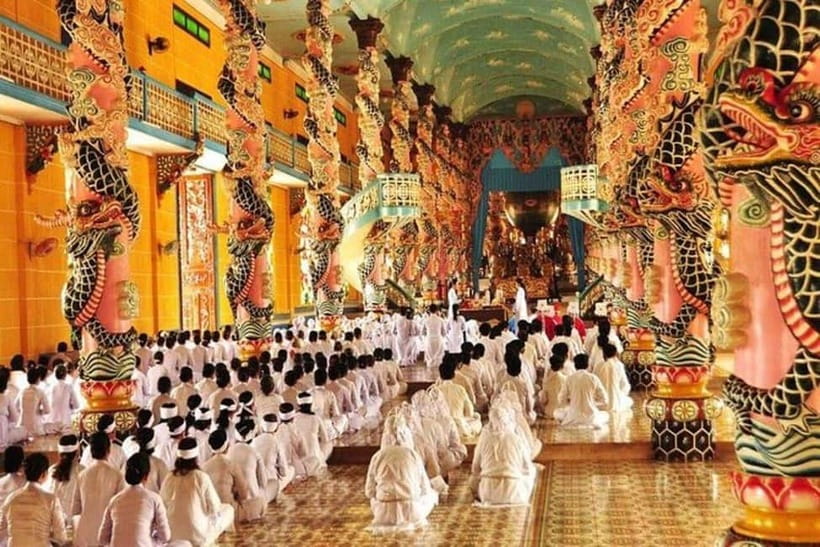 From Ho Chi Minh: Black Virgin Mountain& Cao Dai Temple tour - Cao Dai Temple midday: the colorful eye and the service you shouldn’t skip