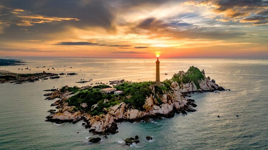 From Ho Chi Minh City: Relax In Mui Ne Beach In 1 Day - Lunch with a Sea View: A Break That Actually Feels Like a Break