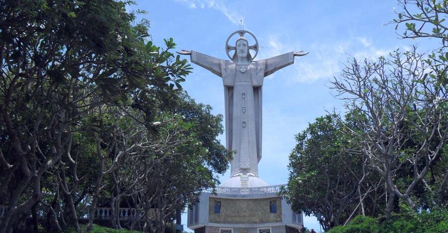 From Ho Chi Minh city: Vung Tau Beach Private Day Tour - White Palace and Bao Dai: where the tour turns from beach to story