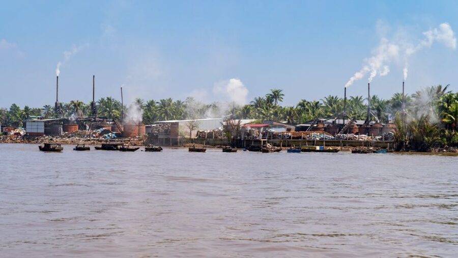 From Ho Chi Minh: Mekong Delta with Ben Tre 1 Day Tour - River views and river work: the first boat ride