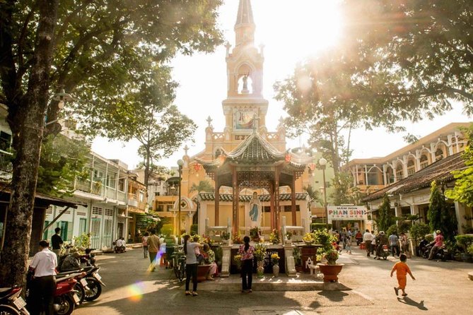 Fullday Tour of Ho Chi Minh City Including Cu Chi Tunnels - The guide makes or breaks the day