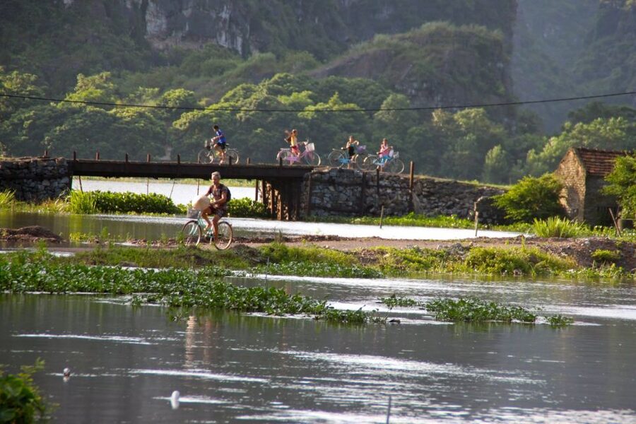 Hanoi: Full Day Guided Tour of Hoa Lu, Trang An, Mua Cave - Timing, transfers, and how the “intensity” feels