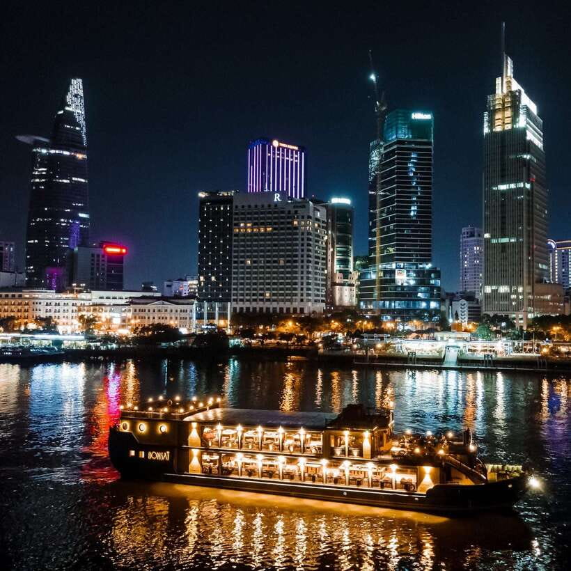 HCM: Saigon River Dinner Cruise - Dinner: Vietnamese buffet (and when set-menu happens)