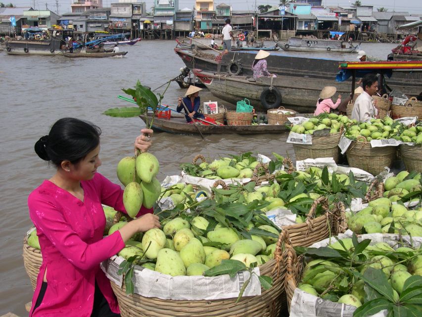 HCMC: Cai Rang Floating Market & Mekong Delta Private Tour - Cai Rang Floating Market at dawn: when the water feels alive