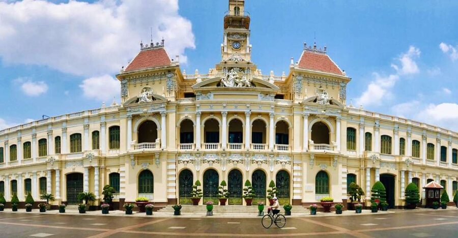 Highlights of Saigon City by Car - Why a car tour works for Saigon’s big-name landmarks