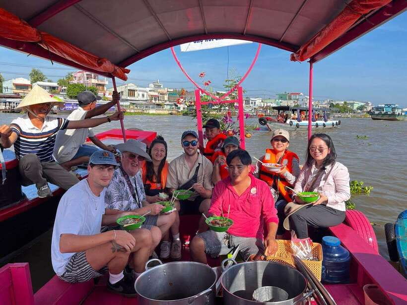 Ho Chi Minh: 1 Day Can Tho Floating Market & Cu Chi Tunnels - Hu Tieu Workshop and Pineapple Peeled On the Spot