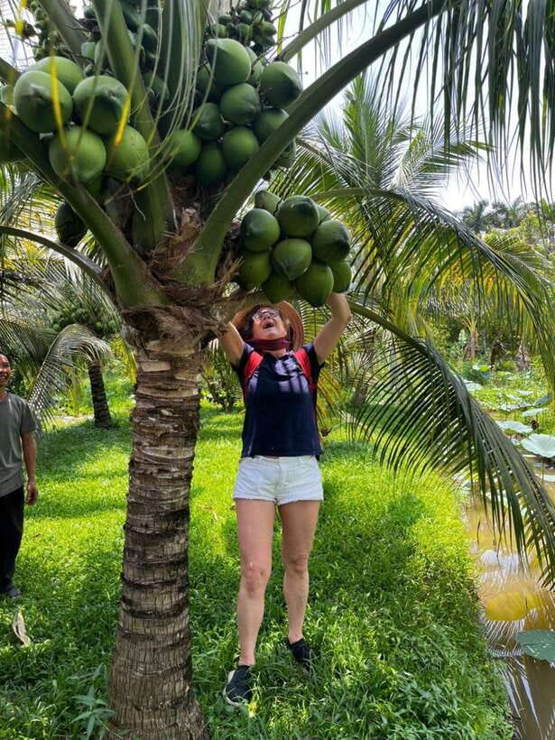 Ho Chi Minh: 1-Day Mekong Delta Tour-Floating Market & Islet - Hu Tieu Noodle Workshop and Pineapple Boat-Snacking