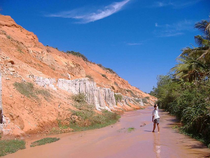 Ho Chi Minh: 2-Day Mui Ne Beach Tour with Sand Dune Sunrise - From Ho Chi Minh City to Mui Ne: a sleeper bus and a proper start