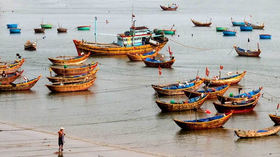 Ho Chi Minh: 2-Day Mui Ne Beach Tour with Sand Dune Sunrise - Red sand dunes, fishing village vibes, and the fairy stream