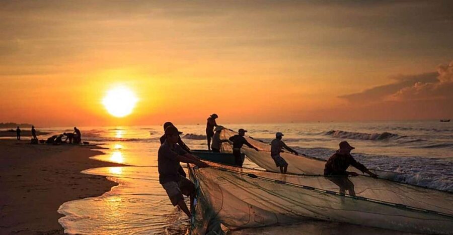 Ho Chi Minh: 2-Day Mui Ne Beach Tour with Sand Dune Sunrise - Day one in Mui Ne: check-in, then beach time without pressure