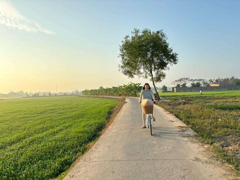 Ho Chi Minh City: 2-Day Bike & Kayak Mekong Delta Tour - Guides, group size, and how the schedule keeps you from feeling stuck