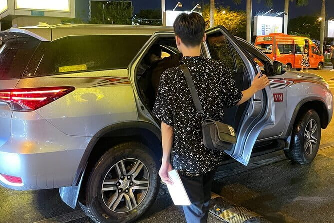 Ho Chi Minh City Airport Transfer - Finding your driver: Pillar 11 (International) and A-09 (Domestic)