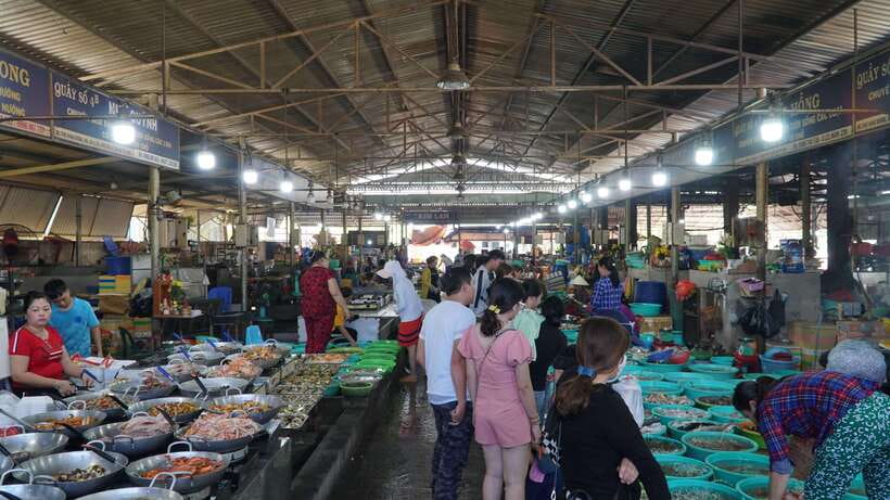 Ho Chi Minh City: Can Gio Monkey Island Day Trip with Lunch - Sea food market time and optional swim at Can Gio Resort