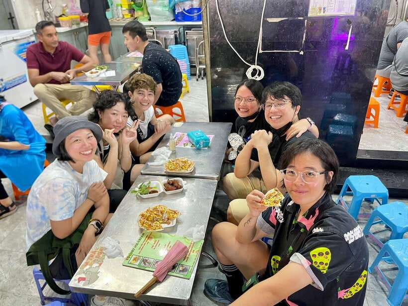 Ho Chi Minh City: Food Tastings & Sightseeings On Scooter - District 1 tastings and the final sightseeing glance