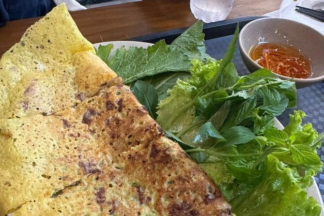 Ho Chi Minh City Food Tour with 8+ Authentic Local Tastings - The Route: Ben Nghe Street Food to Nguyen Hue Pedestrian Plaza