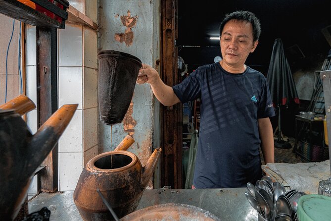 Ho Chi Minh City: Hidden Bunker & Vietnam War - Free Walking Tour - Secret Weapons Cellar: the Vietnam War underground