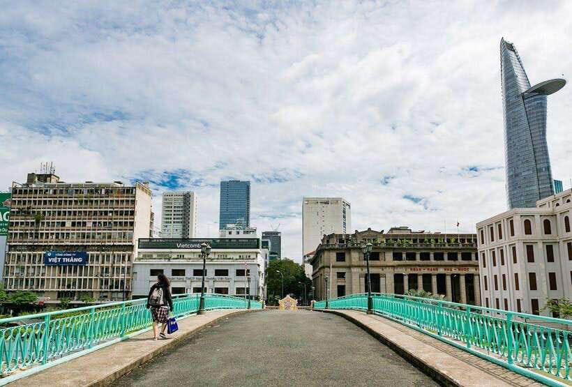 Ho Chi Minh City: Highlights & Hidden Gems Walking Tour - Ho Chi Minh City Hall and the Municipal Theatre: French Power, Visual Clues