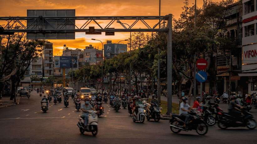 Ho Chi Minh City: Highlights & Hidden Gems Walking Tour - 22 Lý Tự Trọng and War-Era Landmarks: Saigon’s Tough Chapters