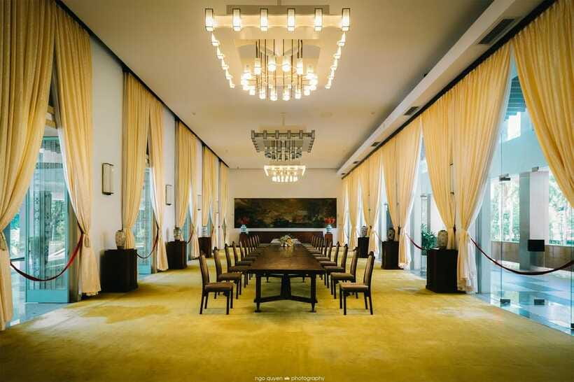 Ho Chi Minh City: Historical Journey Guided Tour in Saigon - How the Guide and Transportation Shape the Day
