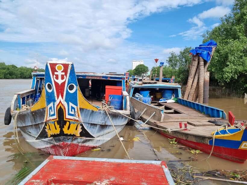 Ho Chi Minh City: Mekong Delta Day Trip with Lunch & Drinks - From District 1 pickup to Ben Tre: the 2.5-hour road reality